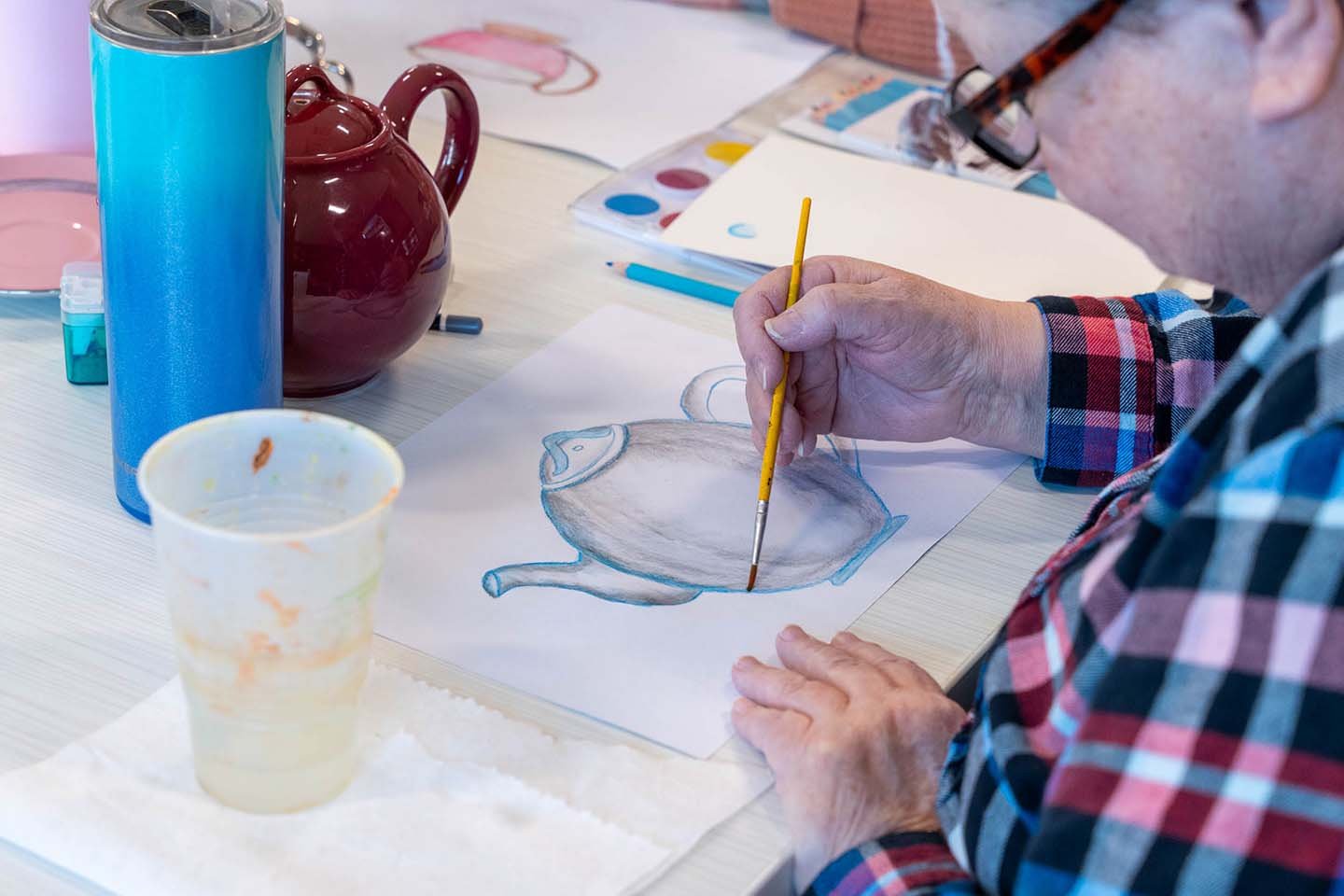 Senior participating in arts class.