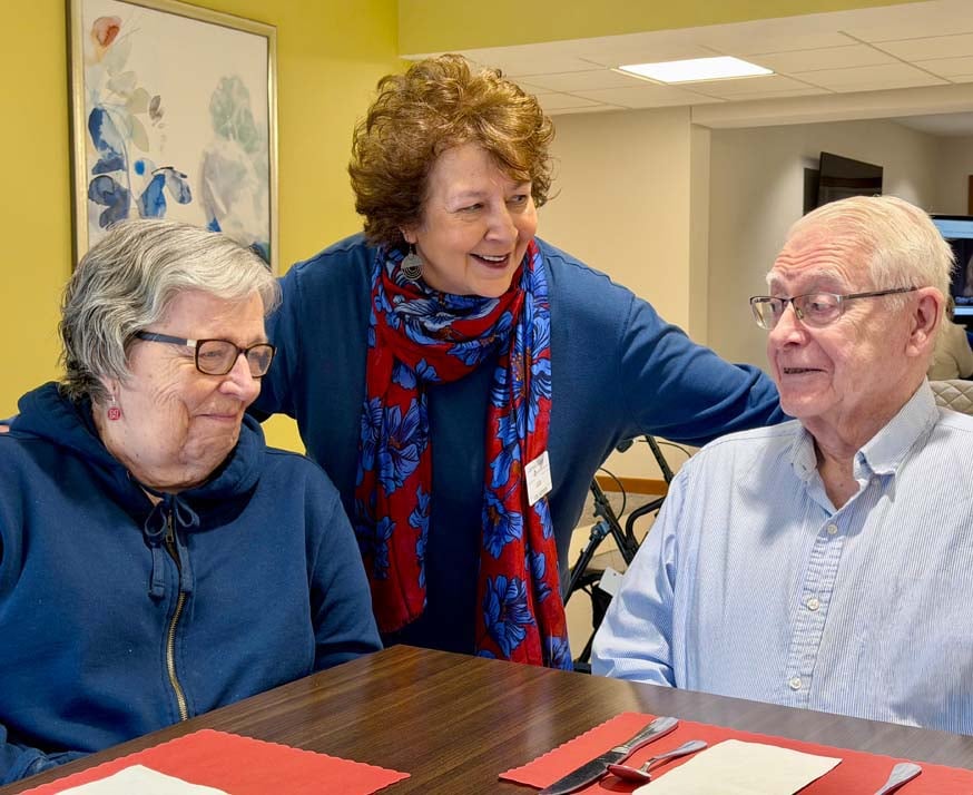 volunteer-at-lakeside-874x714