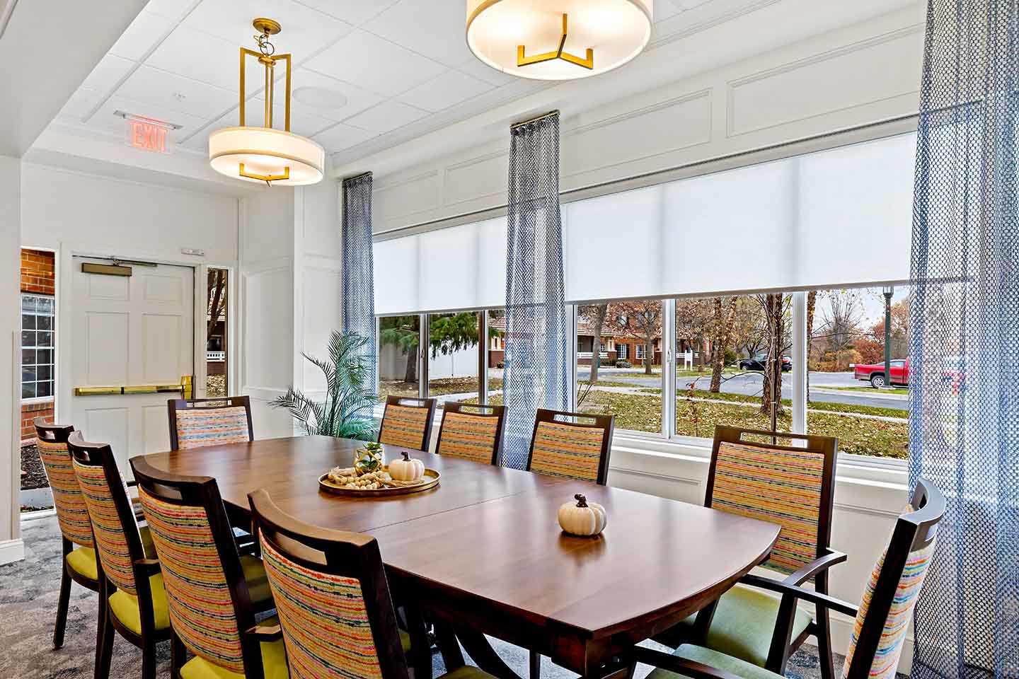 A view of the dining space in The Lounge.