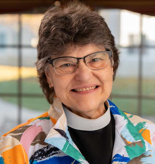 Linda Walz, Pastor